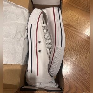 NEW!  Classic White converse Canvas Sneakers